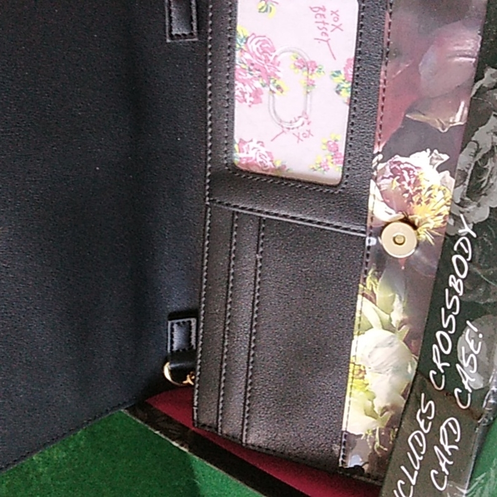 NWTS Betsey Johnson Gxdani crossbody purse & card case black flowers glossy. T1 - Picture 13 of 16